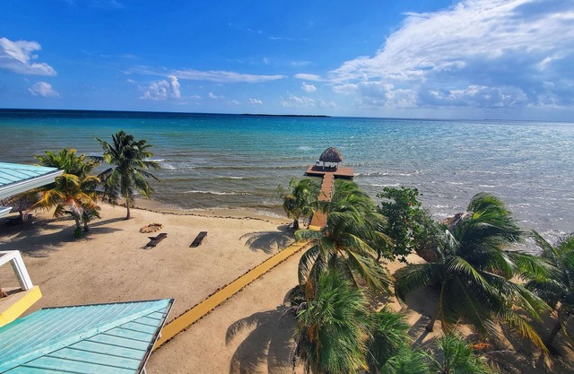 Lucky Duck Villa - Private Beach Escape