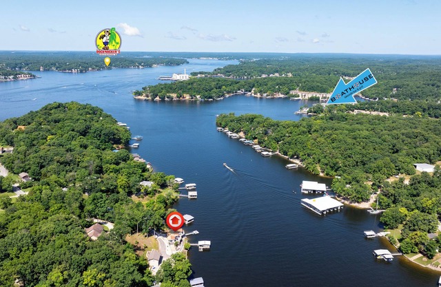 Lucky Duck Water's Edge stand alone 1-bedroom apartment in Lake Ozark, Missouri