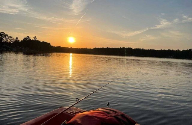 Lucky Loon Cottage (South Branch, MI): Sleeps 5, Pet friendly, waterfront!