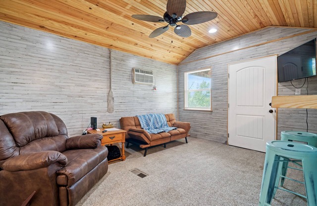 Lucky's Canoe & Kayak Cabin #2 - Caddo River Access!