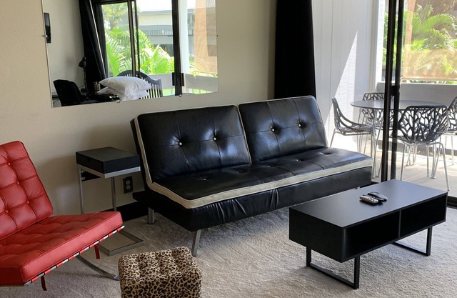 Lucy's Place Air Conditioned Studio with Murphy bed