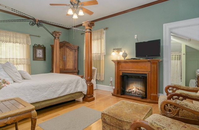 Lumberman's Suite at Newaygo Bed & Breakfast
