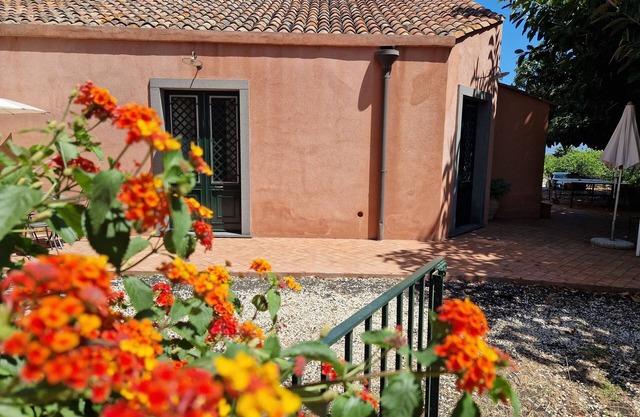 Lumia farmhouse in Sicily on the slopes of Etna and near the sea