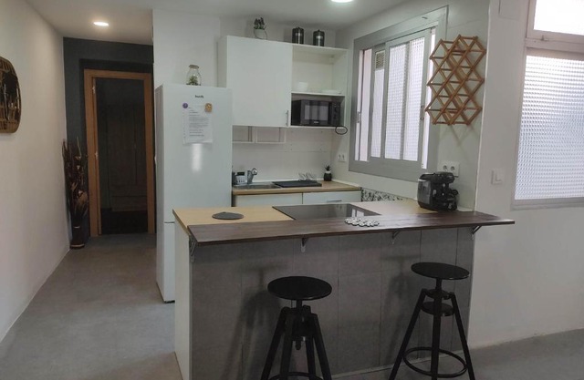 Luminoso apartamento en centro del pueblo con Wifi y A' A'