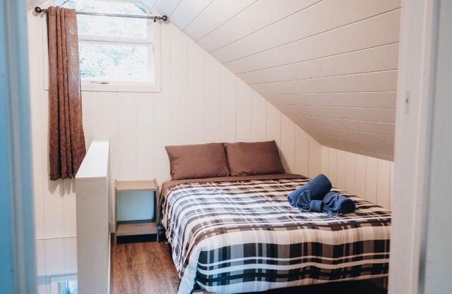 Luna-Cloud Chalet: river, adventure, AC, Wi-Fi, BBQ, pet-friendly. Ideal for gro
