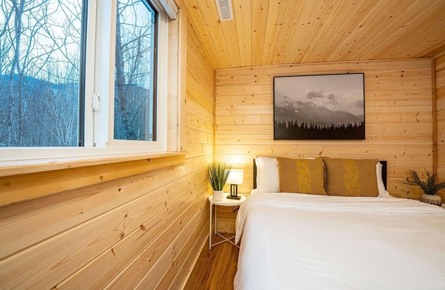 Luna Lodge - Alpha Mountain Lodging + Sauna