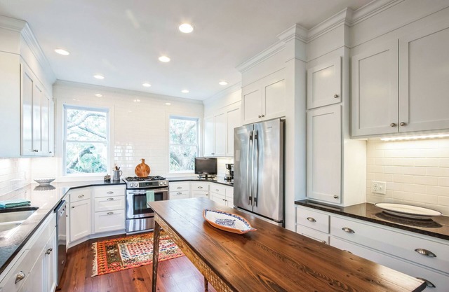 Luna Sea Escape: Waterfront Retreat on Edisto Island