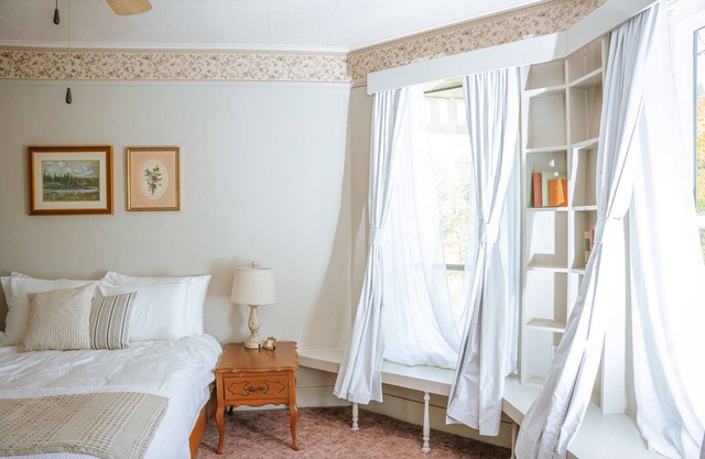 Lupine Room