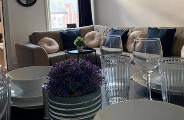 Lush 4 bdrm maisonette nr Ncle free wifi,parking