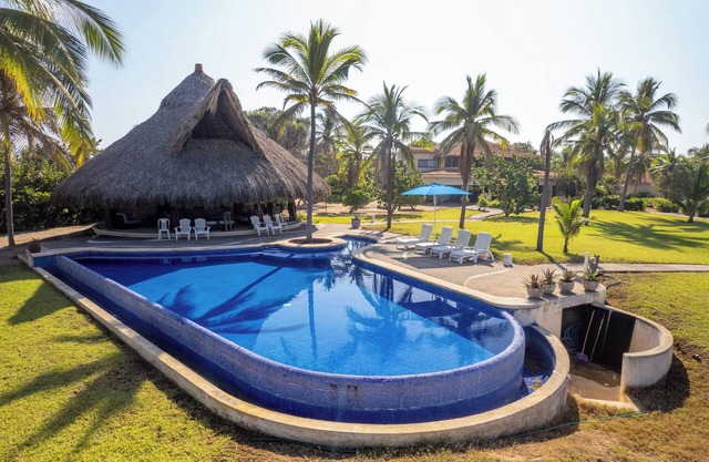 Lush Beachfront Oasis Near Ixtapa / Zihuatanejo