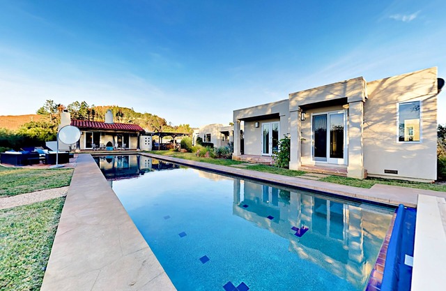 Lush estate amid acres of vineyards, designer decor, gardens, pool & bonus space