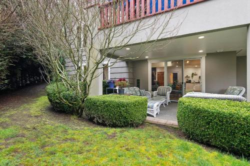 Lush Garden Home - Private Gym & Ferry Access