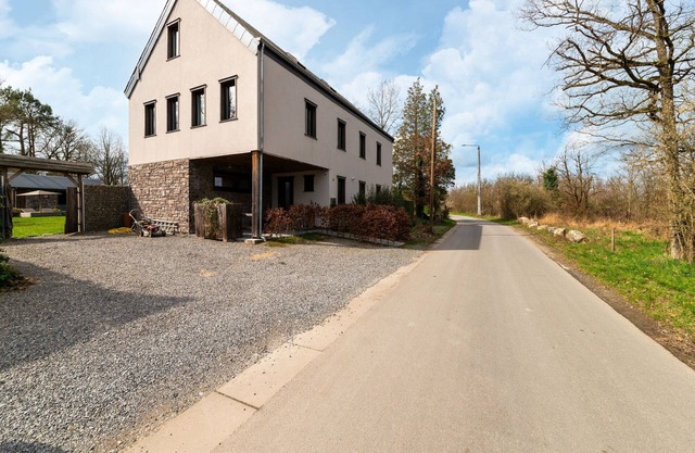 Luxuriöses Ferienhaus mit Sprudelbad und Sauna