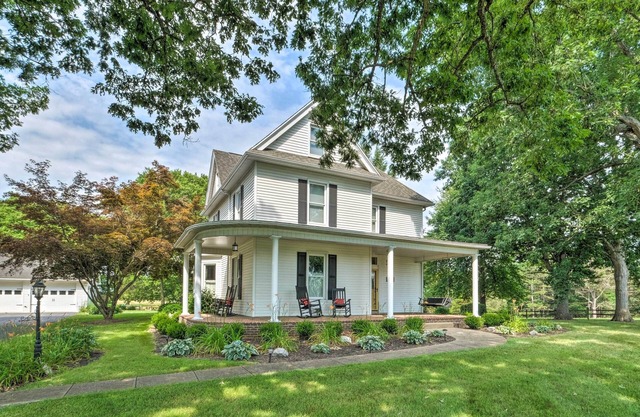 Lush, Modern Farmhouse w/ Mtn Views & Sunroom