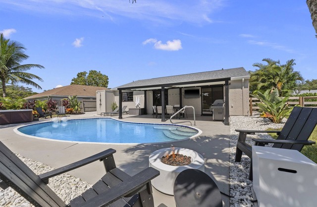 Lush | Tropical | Modern Home w/ Heated Pool & Spa