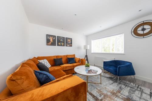 LUTON LUXURY LIVING, LARGE PREMIUM HOUSE, NEWLY BUILT, FREE PARKING FOR UP TO 4 VEHICLES, GREAT ACCESS TO CENTRAL LUTON & THE M1 and A6, PERFECT FOR CONTRACTORS