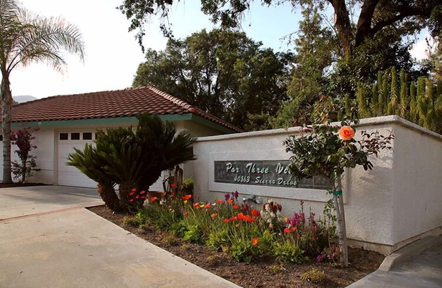 Lux 2/2 w/firepit 10 min from Sequoia Nat'l Park & beside the Kaweah main fork