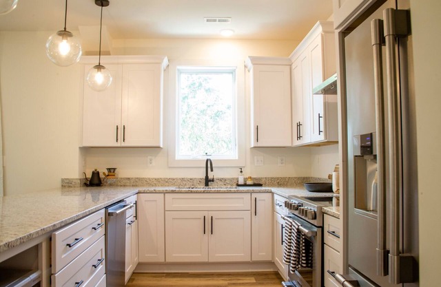 Lux 2 Bed 2 Bath Apt | Dwtn Crozet (30 Nt Min)