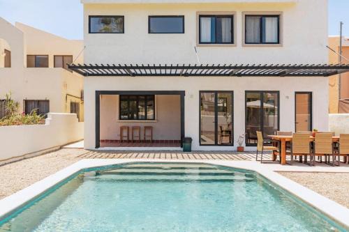 Lux 3bd Casa Anuiti, on golf, near beach, pool