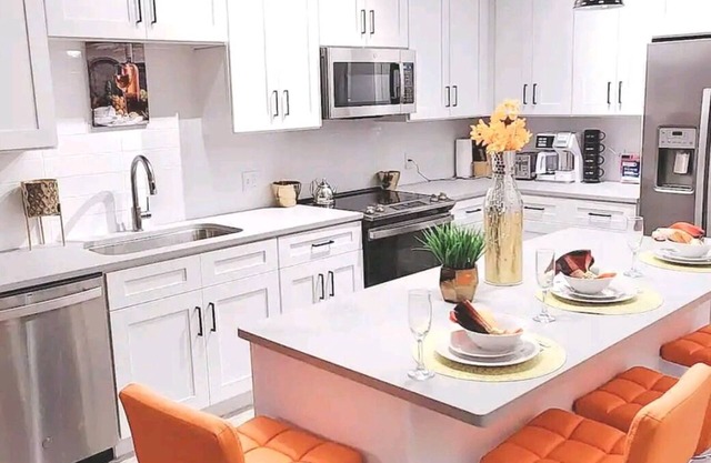 Lux and Cozy 2beds 2 Baths up to 8 guest