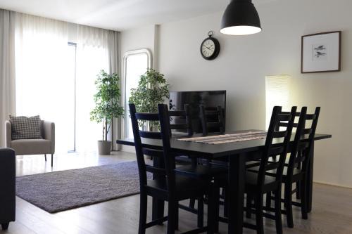 Lux Apartment with Pool and Garage