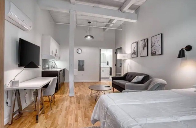 Lux Boutique Large Private LOFT Pratt St Hartford