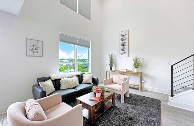 LUX Brookland Penthouse | RoofDeck | Skyline View