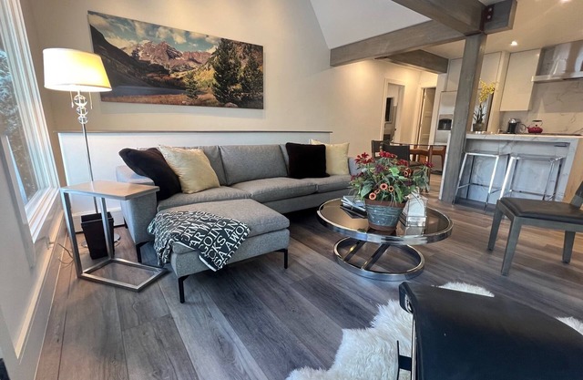 SOMMER UND 4. JULI WOCHE NUR GEÖFFNET. REDUZIERTE PREISE! LUX CONDO & BESTE LAGE!