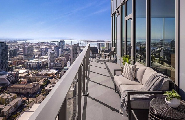Lux Downtown SD ~ Skyline ~ Gaslamp & Petco Park