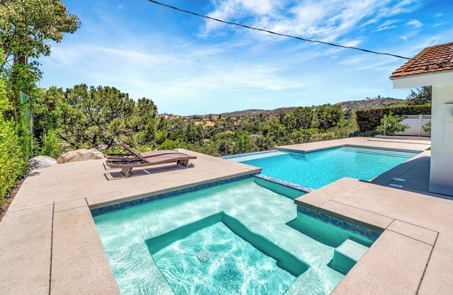 Lux. Entertainer's Home W/Infinity Pool & View!