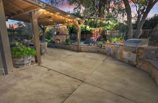 Luxe Family Retreat-Pizza Oven-Dogs-Lake<1 Mile