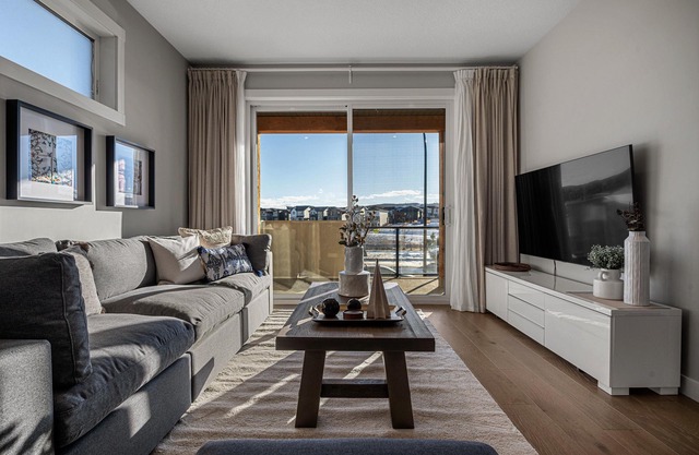 Lux Home| Garage |Central AC |Close Banff |Pond View