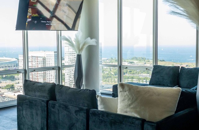 Lux Loop Retreat: Amazing Views, Free Parking