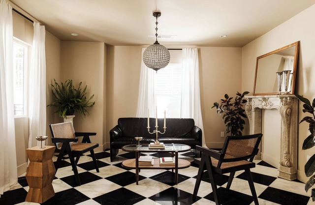 LUX Marvelous 4-bedroom house in Los Angeles with Private Gate and Patio