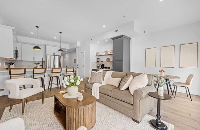 Lux Modern Downtown Apartment