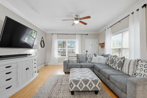 Lux Oasis Mins To Mayo Clinic & Baptist Med Walk to Beach