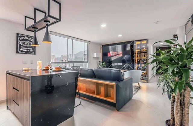 Lux Penthouse: By Medellín, Great Dining, Nightlife, Fast Wifi & Self Check-in