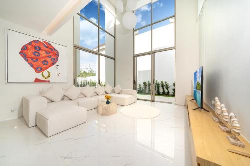 Lux Pride 2 - Luxury Pool Villas Near Laguna