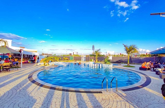 Lux Suites Tatu City Vacation House