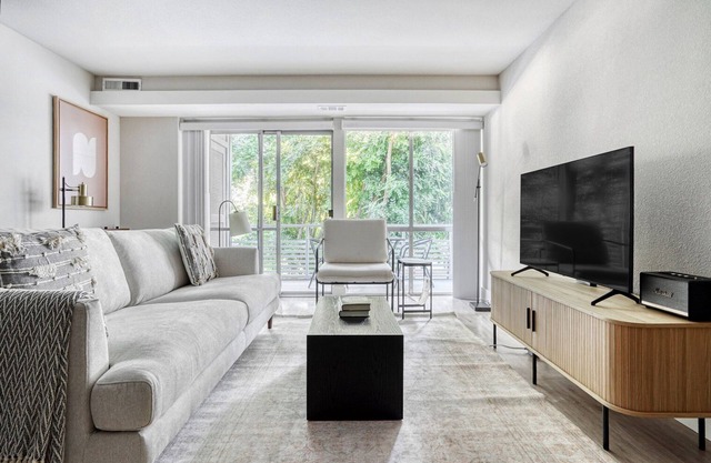Lux Sunnyvale 1BR w/ W/D, Gym & Pool, 10 min to FB & Google, by Blueground