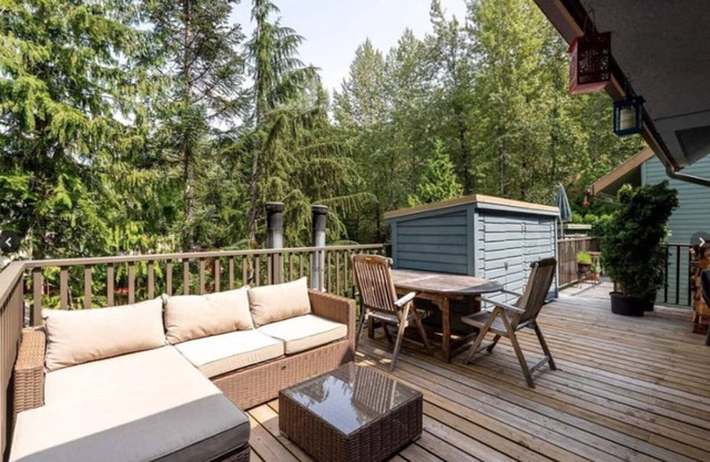 Lux Townhome in the Trees - Walk to lifts!