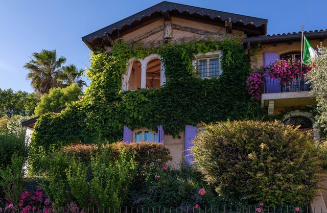 Vermietung Luxusvilla, Seeblick, Butler, Frühstück, Charme, Pool, Nähe Golf, Fitnessraum