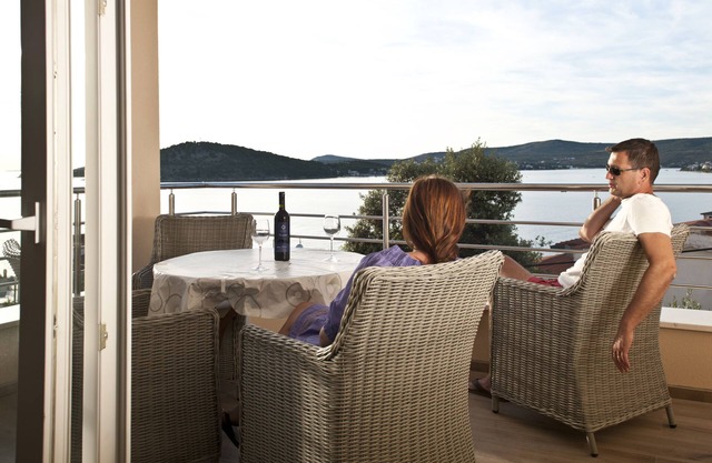 Lux Villa Laguna - Apartment 2 mit Meerblick und Pool, 60 m vom Meer entfernt!