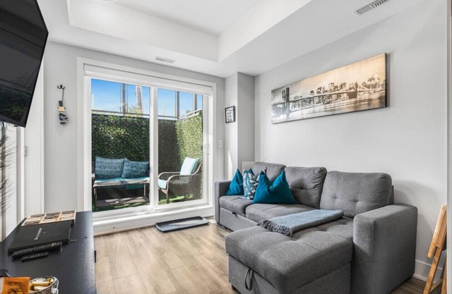 Luxe 1BR Condo Suite| 4 Mins to the Falls/Casino