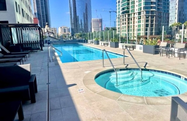 Luxe 1BR + Den: Little Italy Gem