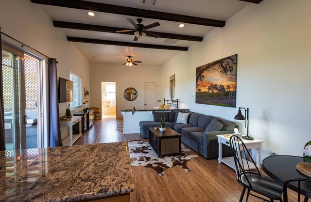 Luxe 1BR/Studio w/Hot Tub on Templeton's Westside in the Heart of Wine Country!