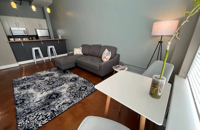 Luxe 1st Floor Apt: Walk to Breweries, Town, Food