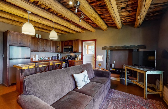 Luxe 2-Unit Hideaway: Suite & Casita w/ Full Kitchens - Walk to Dining, Dogs OK
