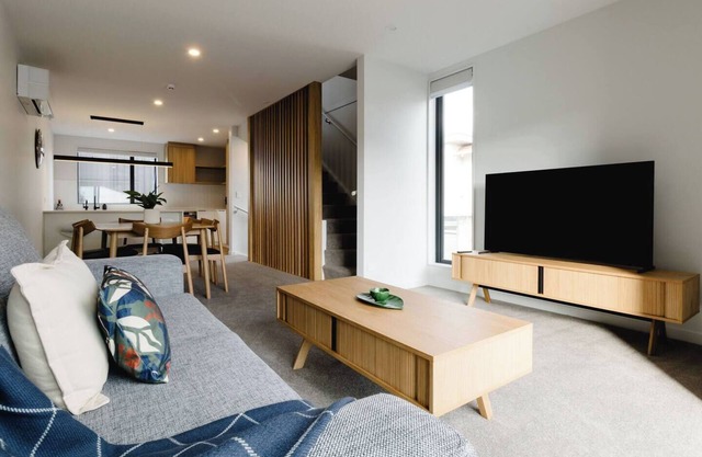 Luxe 3BR Townhouse | 2Bath + Private Garage in CBD