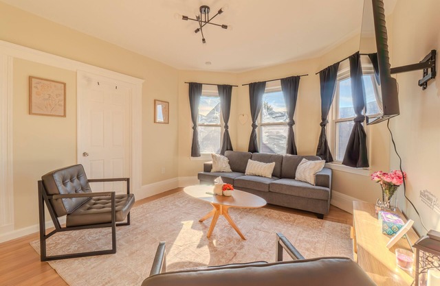LUXE 4BDR/2BA Near Boston- T-Station & Encore Casino